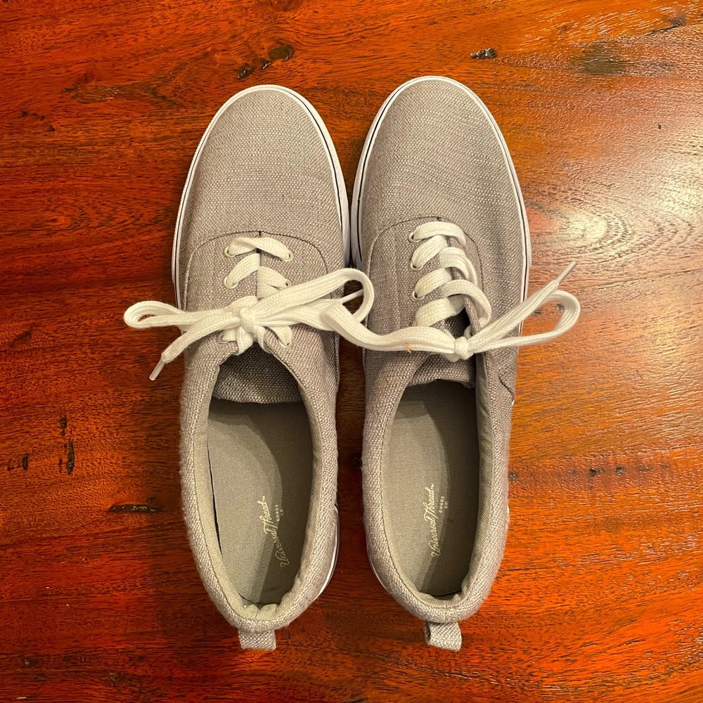 Universal Thread gray size 11 sneaker